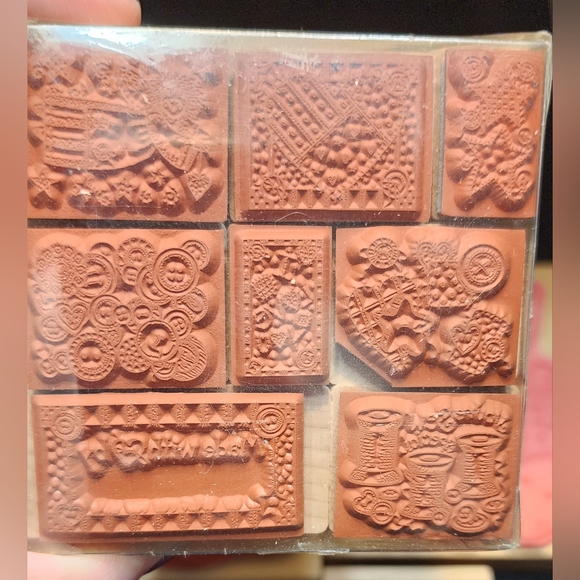 Stitched bears, snowmen, and hearts are made by rubber stamps. - Picture 4 of 6